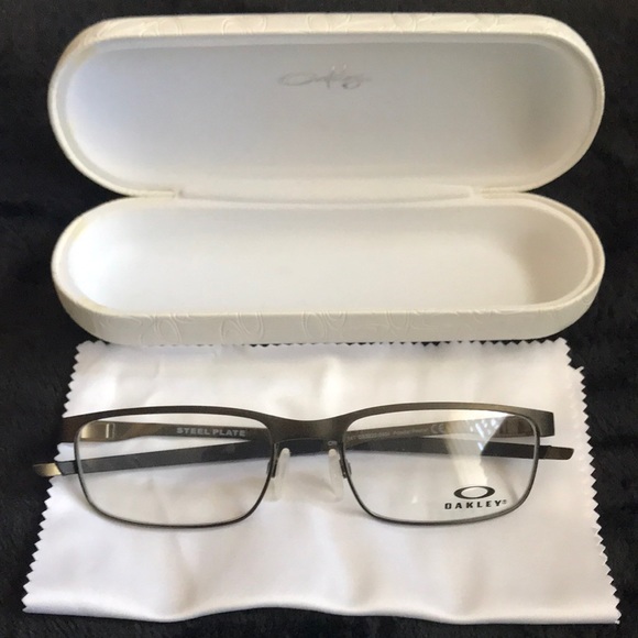 Oakley Reading Glass Frame. Steel plate handles. New Never worn!
